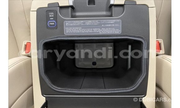 Tenga Imported Toyota Land Cruiser Chena Mota in Import - Dubai in Zambia Tenga Imported Toyota Land Cruiser Chena Mota in Import - Dubai in Zambia