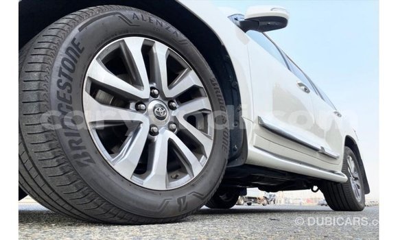 Nunua Imported Toyota Land Cruiser Nyeupe Gari ndani ya Import - Dubai nchini Zambia Nunua Imported Toyota Land Cruiser Nyeupe Gari ndani ya Import - Dubai nchini Zambia